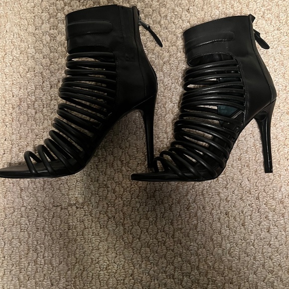 GUESS Black Strappy Caged Heels – 8 (Never Worn) - Picture 4 of 5